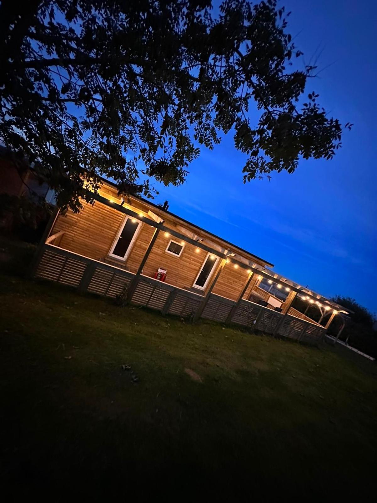 Llanasa Tracey'S Hideaway - With Hot Tub & Amazing Views酒店 外观 照片